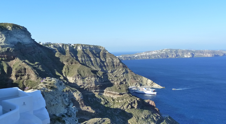 Greece Luxury Yacht Charter Itinerary - The glories of Santorini